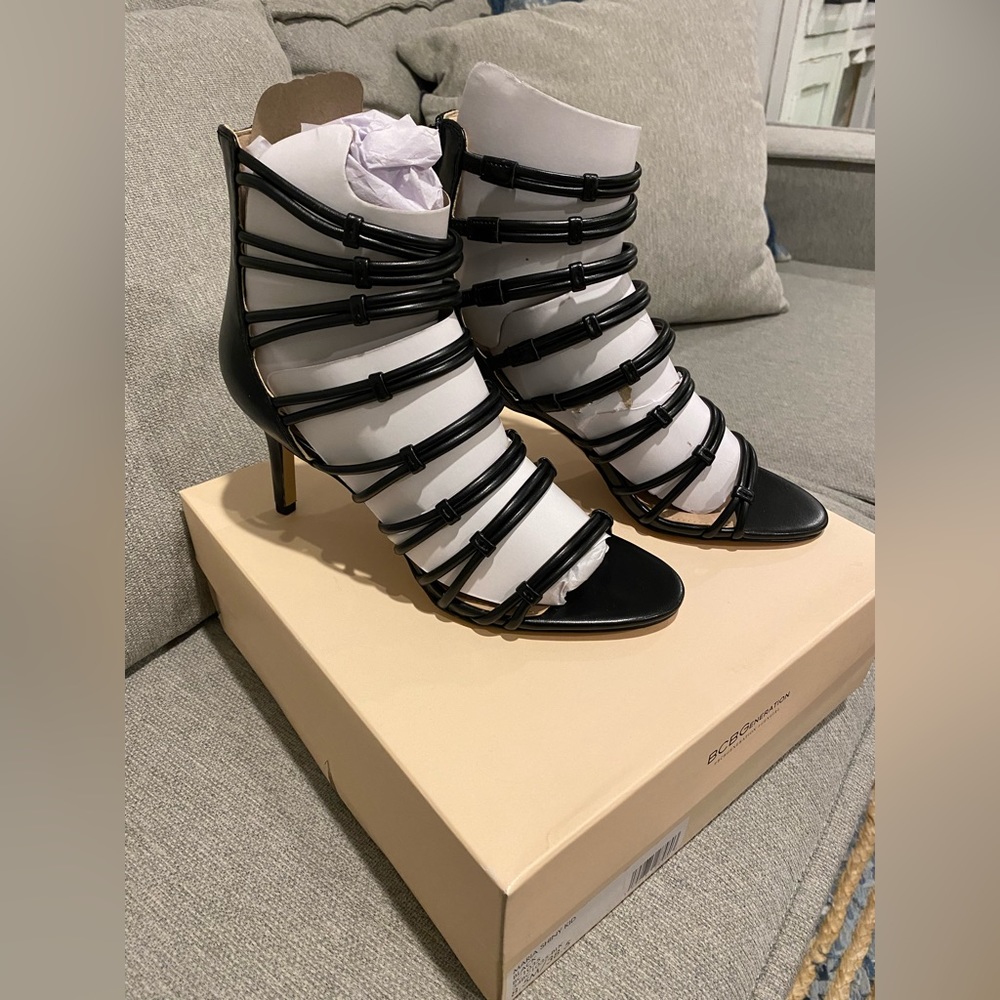 BCBG Maria Strappy Heels Size 8 1/2 B Black BNIB